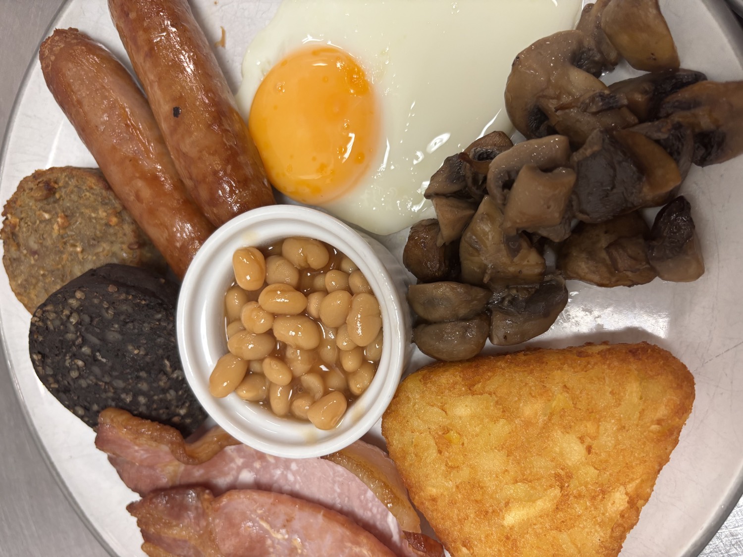 Traditional full Irish breakfast at The Rós Café, Newmarket on Fergus